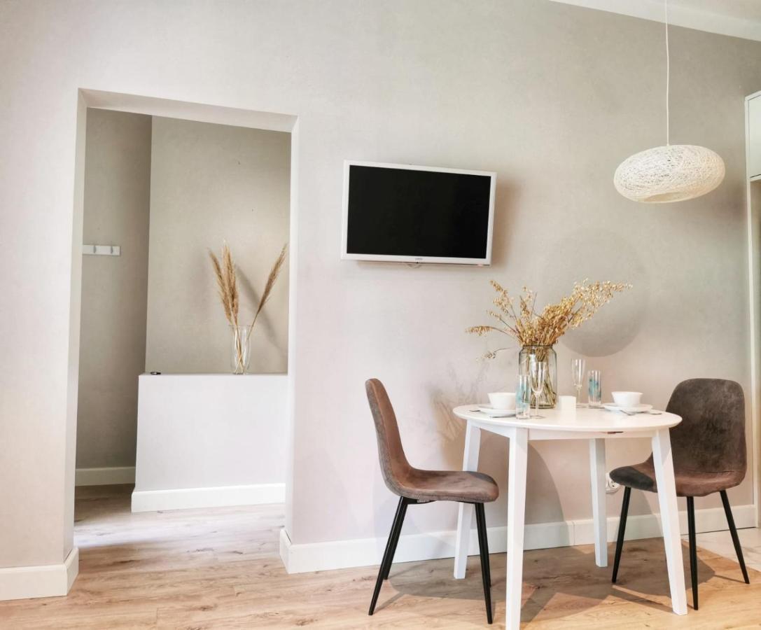 Tolstoi Scandinavian 1 Bedroom Apartment + Free Parking タルトゥ エクステリア 写真